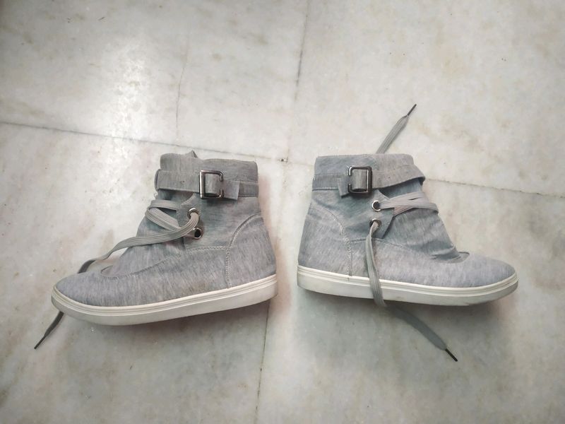 Grey boots | size - 5 |