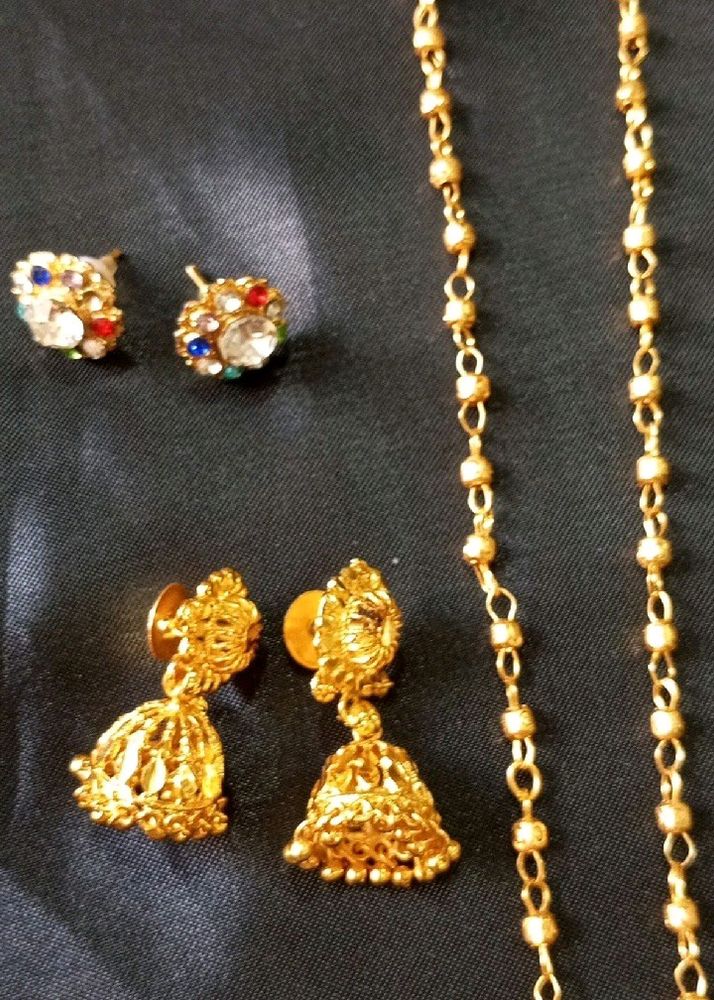 Chain With Two pairs Of Earrings