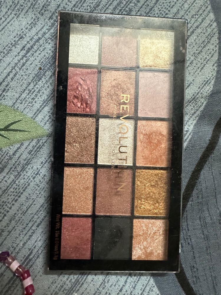 Untouched Makeup Revolution Eyeshadow Pallete