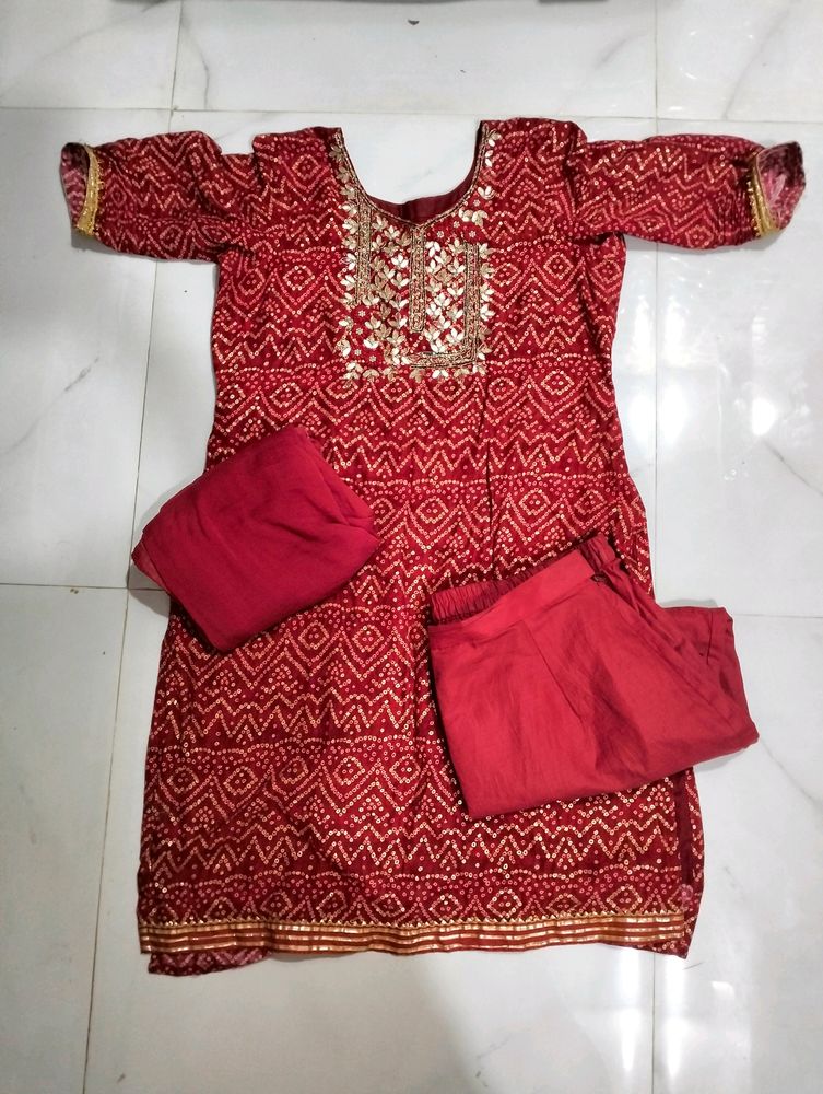 Kurta Pant And Dupatta Set Xl In Suber Condition