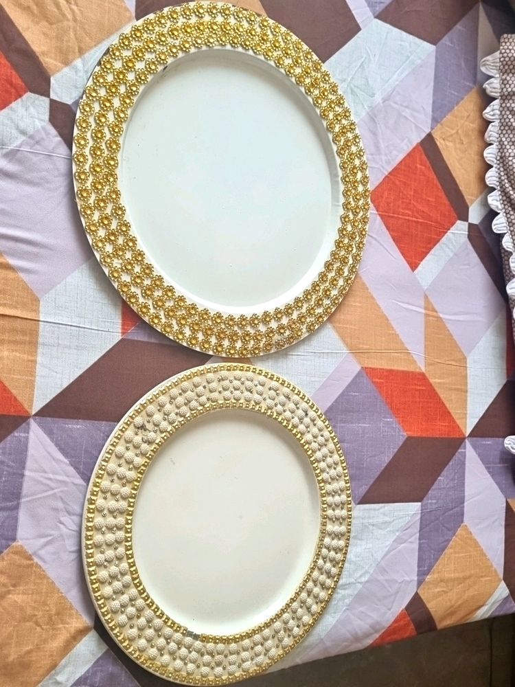 METAL ROUND EMBELLISHED TRAYS - SET OF 2