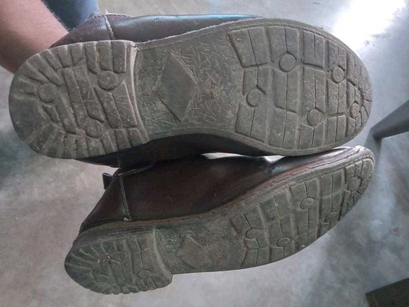 This Shoes Is  Used For Few Months And I Am Sell