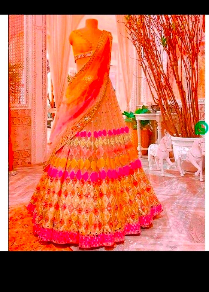 Women Net Stichted Lehenga