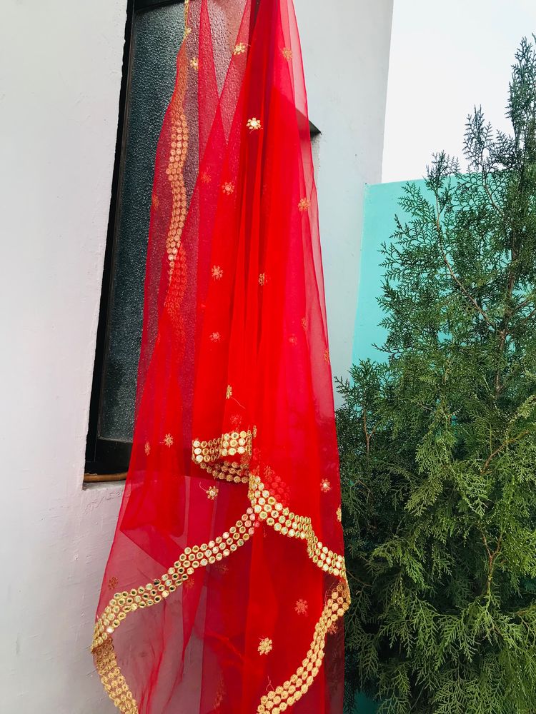 Red Dupatta