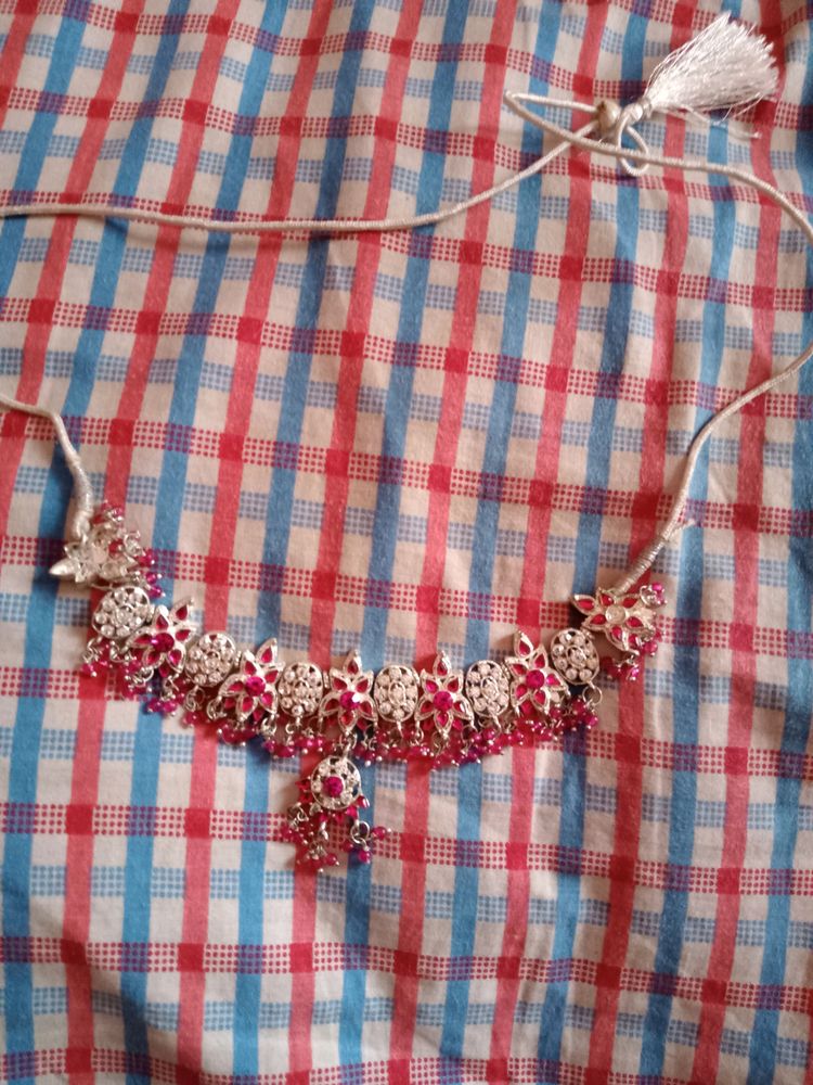 Heavy neckpiece chain with adjusting strap good look used once only