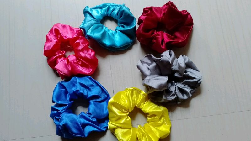 PACK OF 4 SCRUNCHIES 😍@120/-(OFFER VALID FOR TODA