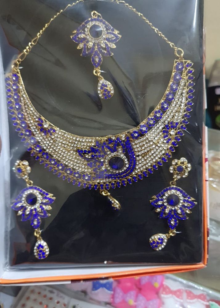 JWELERY SET WITH EARINGS AND MAANG TEEKA