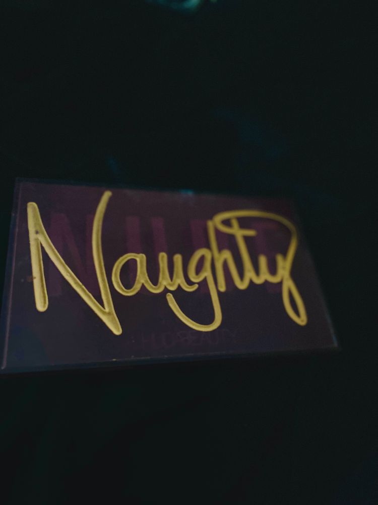 Huda Beauty Naughty Palette