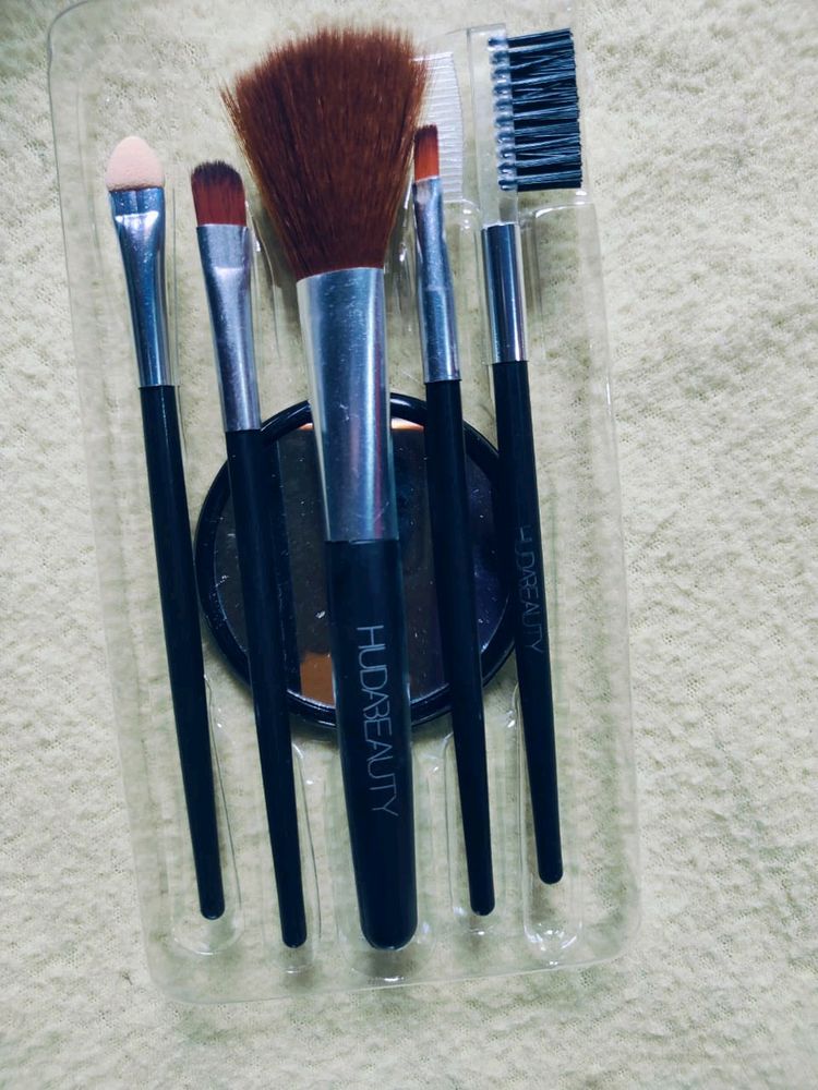 Huda Beauty Make Up Brush