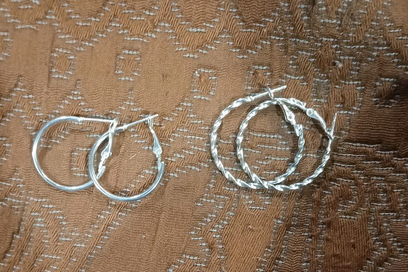 2 pairs of silver hoops