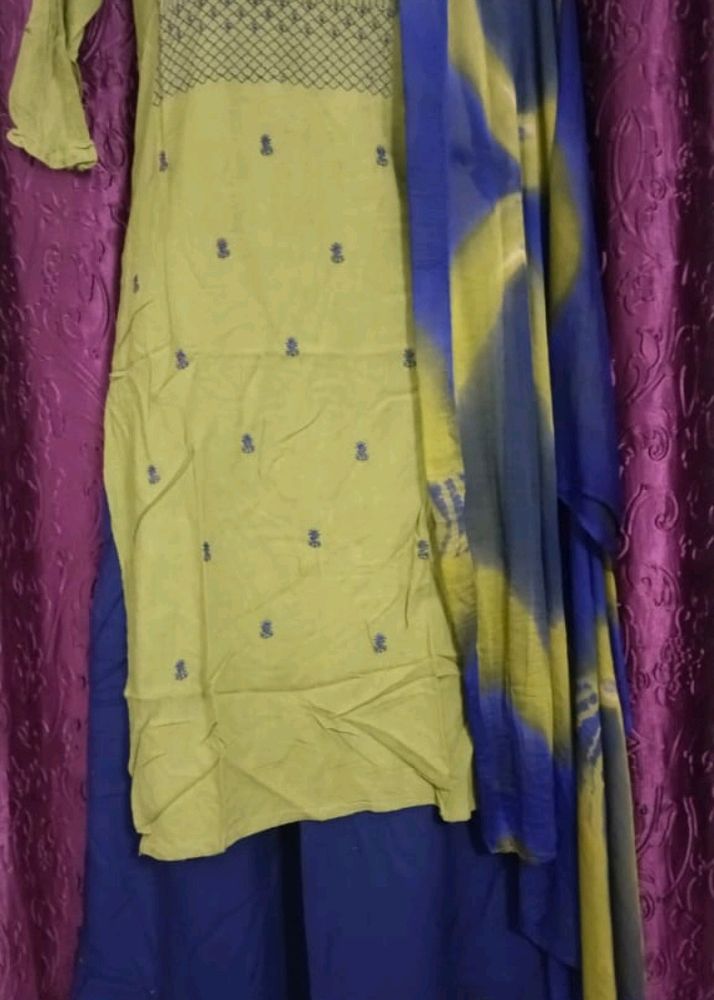 Kurta Set With Dupatta And Korean Earings