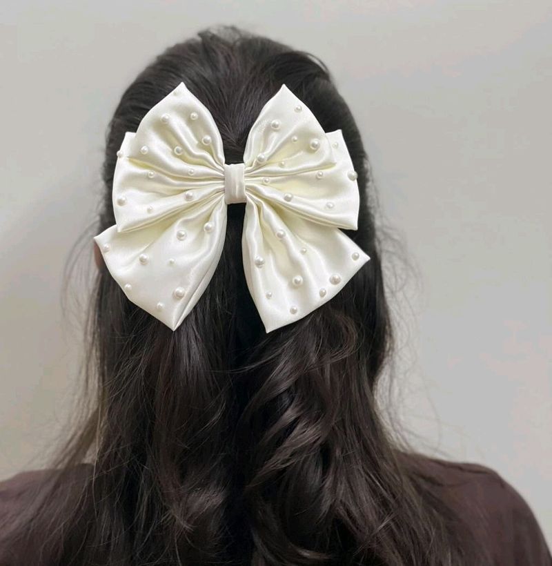 Cindrella Bow 🤍✨( More Colours Available)