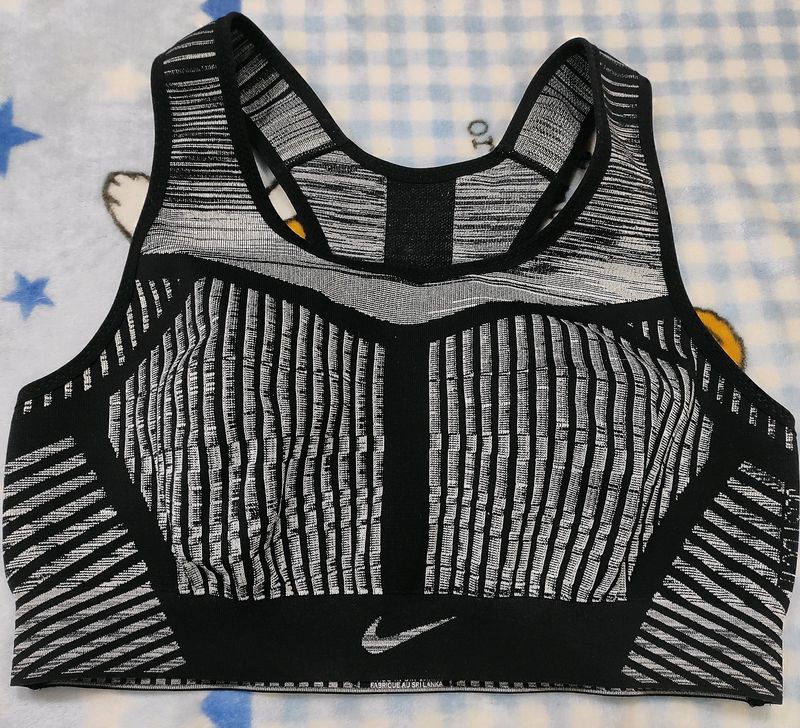 Nike FE/NOM Flyknit Racerback Sports Bra