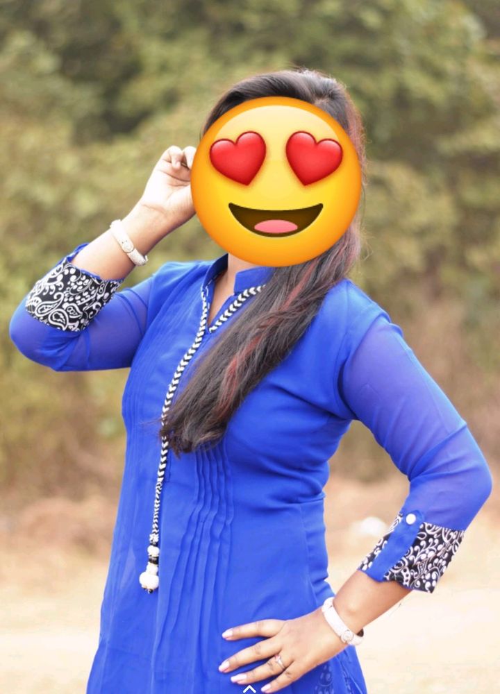 Sort Kurti