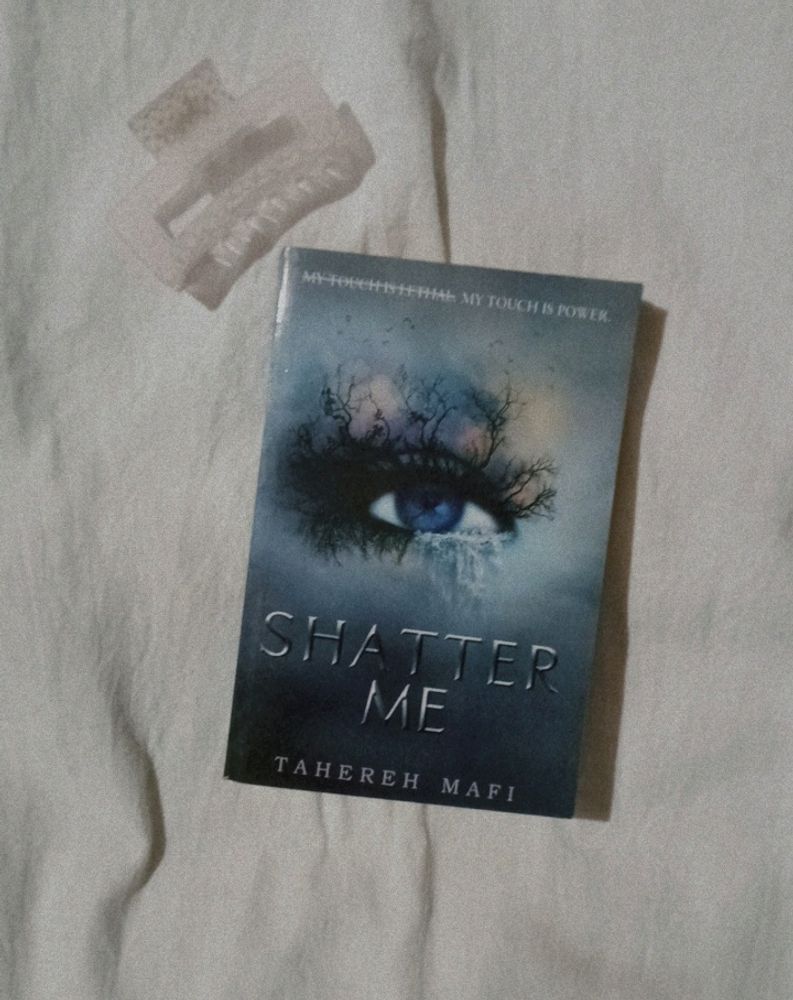 Shatter Me (Novel One) Trendy.