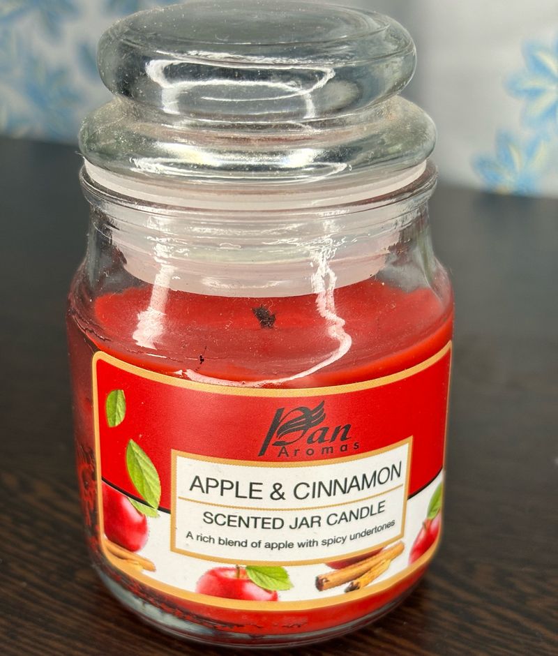 Scented Candle Apple & Cinnamon Flavoured