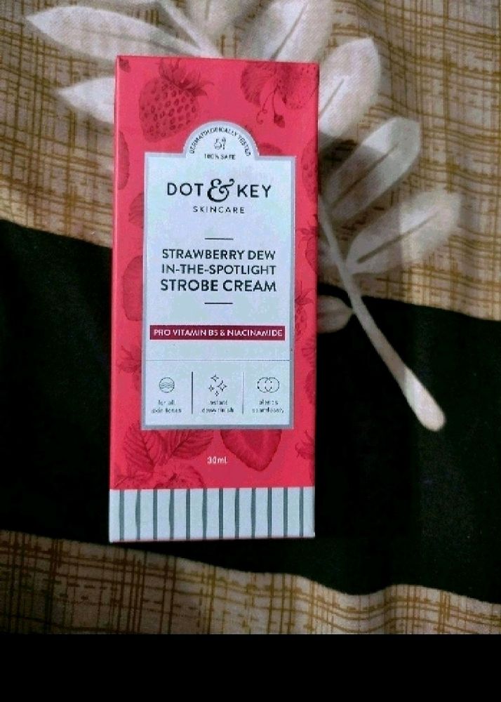 Dot Nd Key Stobe Cream Moisturizer highlighter