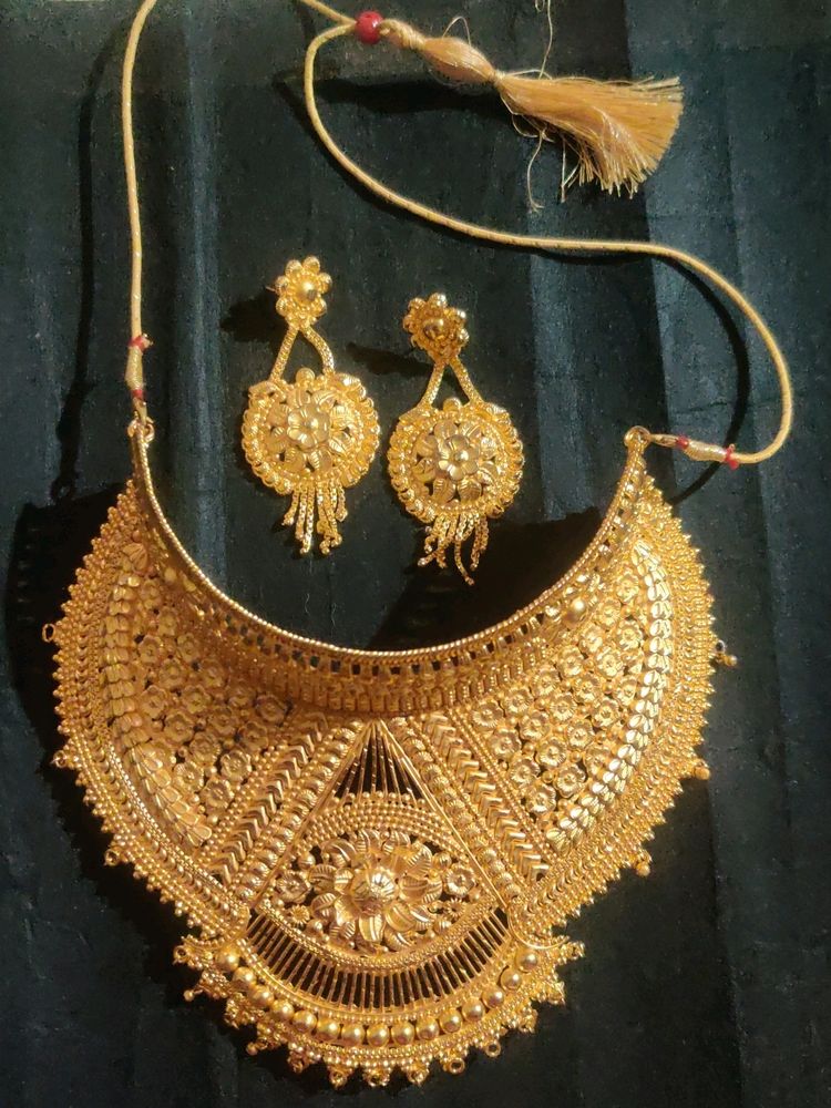 Detail Work Golden Bridal Set Neckpiece And Earrin