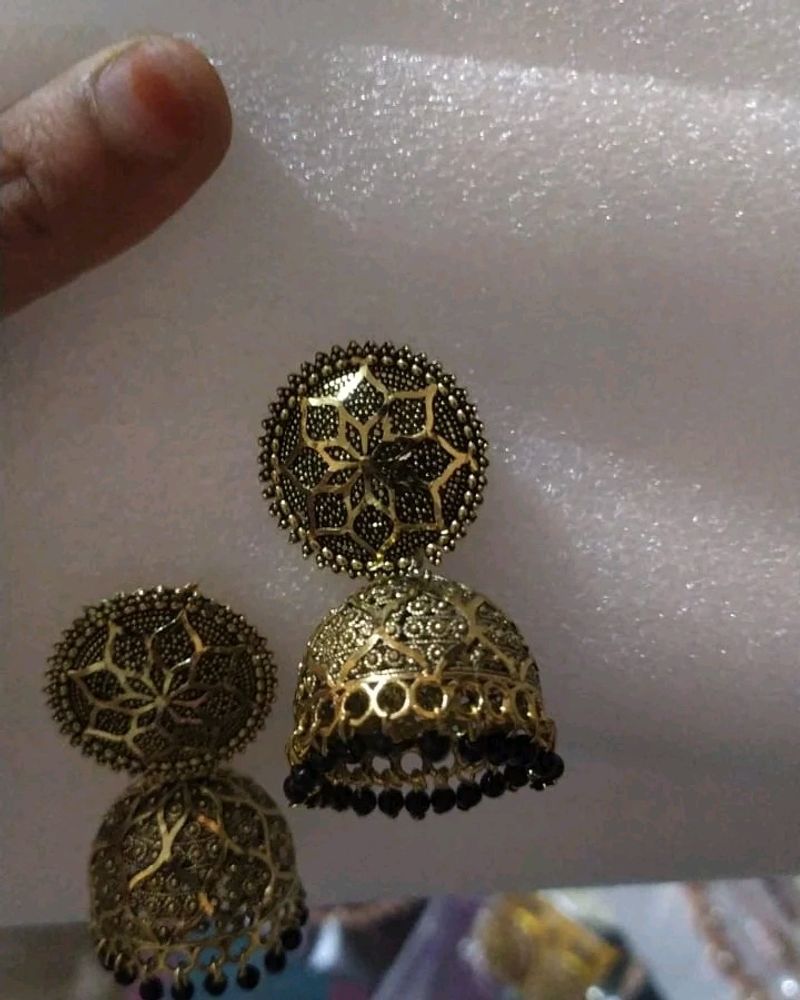 Sell Black And Goldan Earing