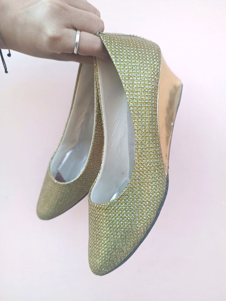 Golden glitter sandal (UNUSED)
