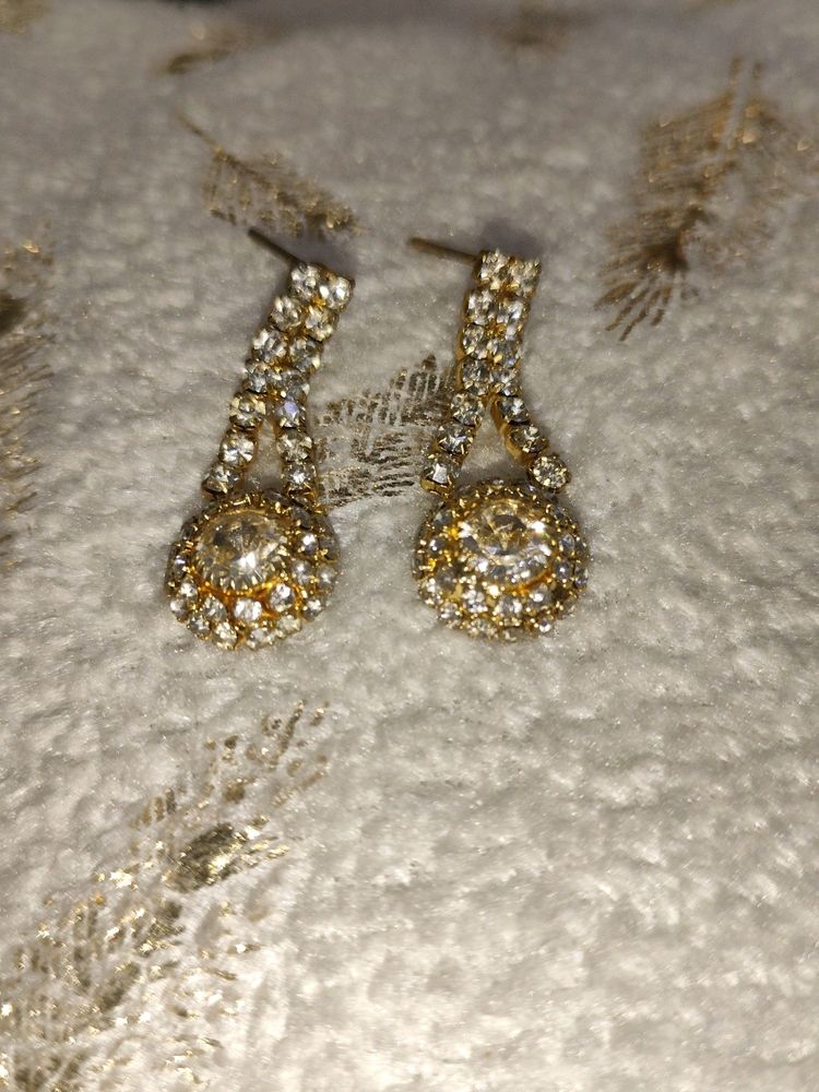 4 Earrings In just 300