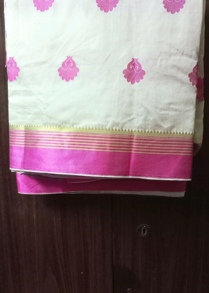 Off White Saree With Pink Blouse