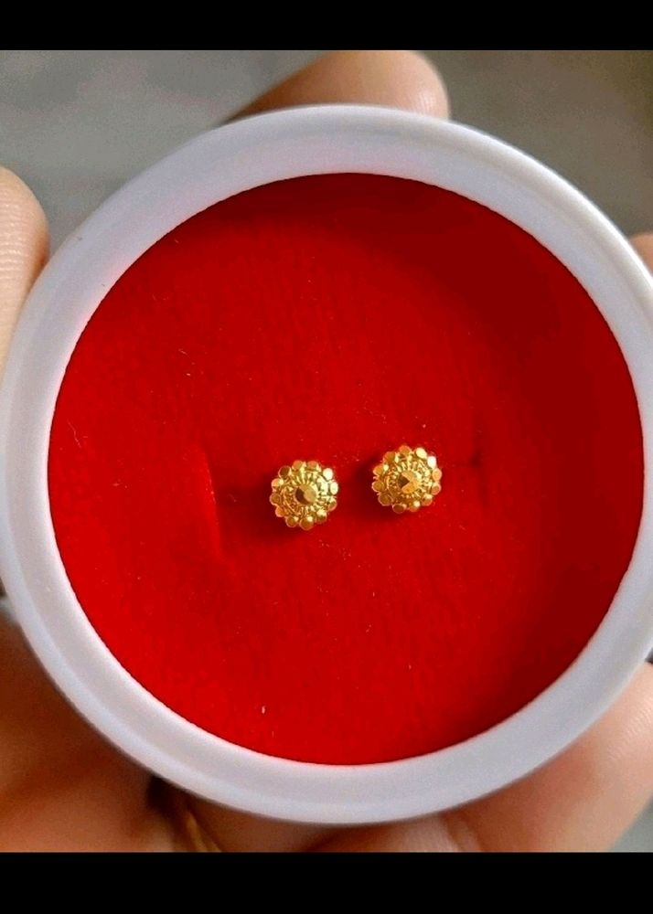 Gold 18crt Flower Design Studs