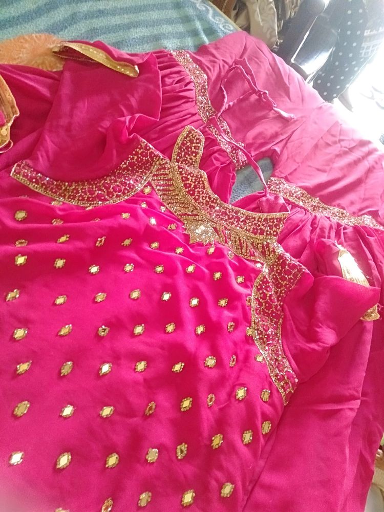 Beautiful Grara Suit With Heavy Neck Design