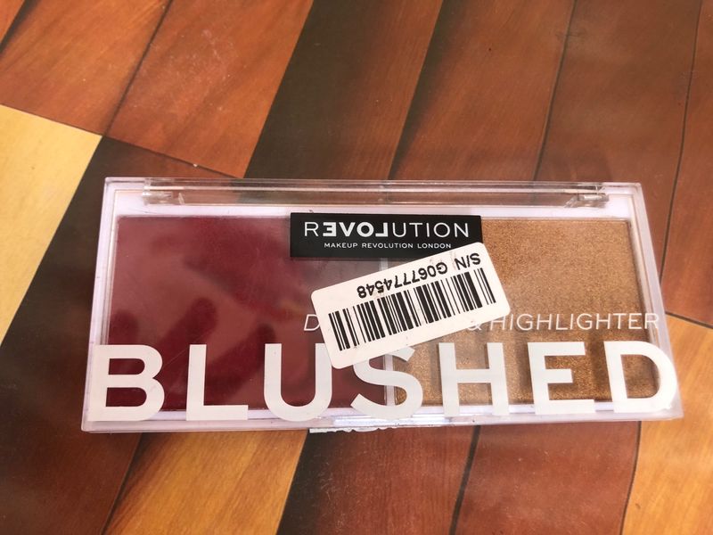 Makeup Revolution 2 In 1 Pallete