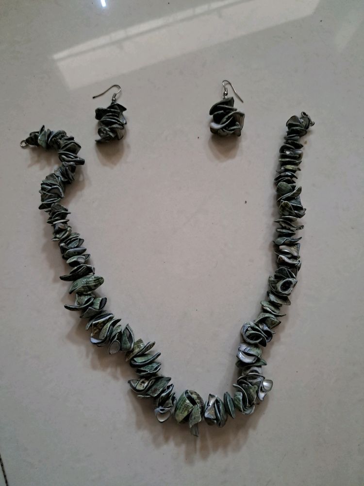 green western necklace with earrings