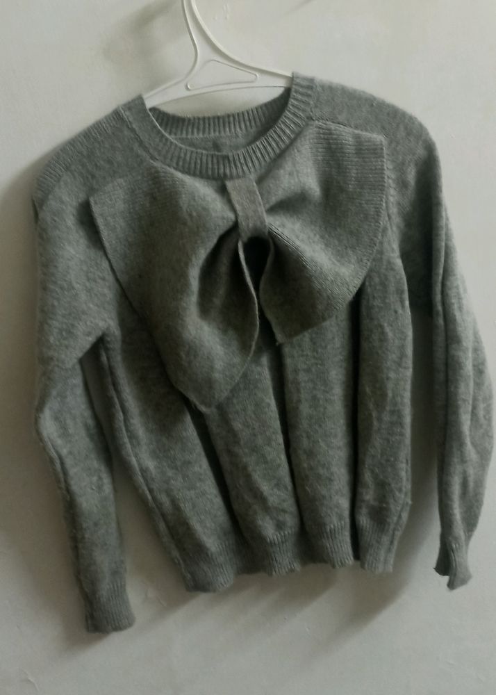 Knitted Grey Sweater With Bow In Front