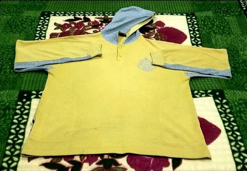 IT IS A YELLOW COLOR HOODIE.....