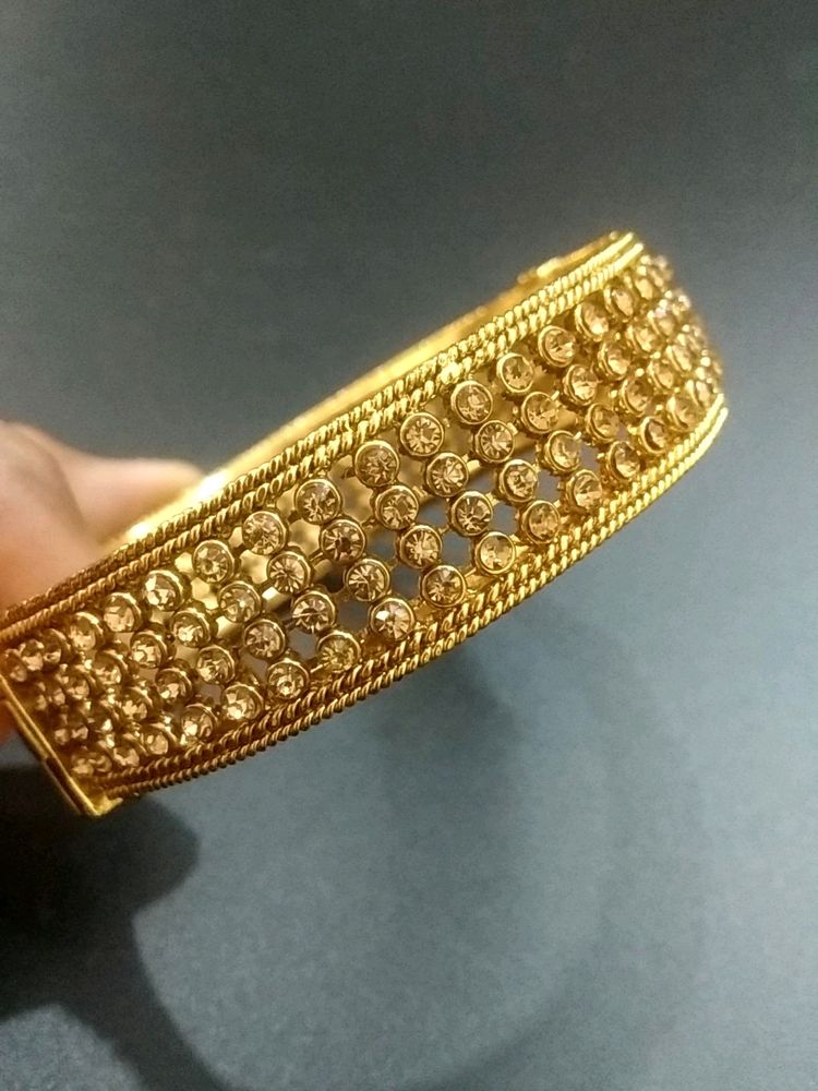 ETHNIC GOLDEN STONES BRACELET BANGLE