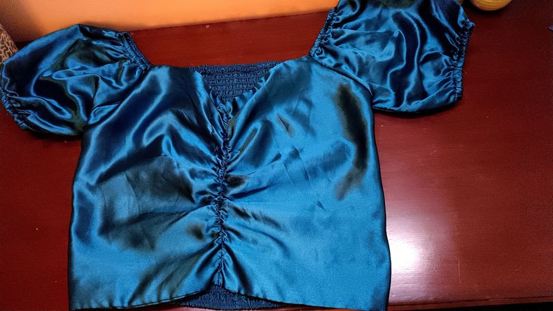 Blue stretchable top