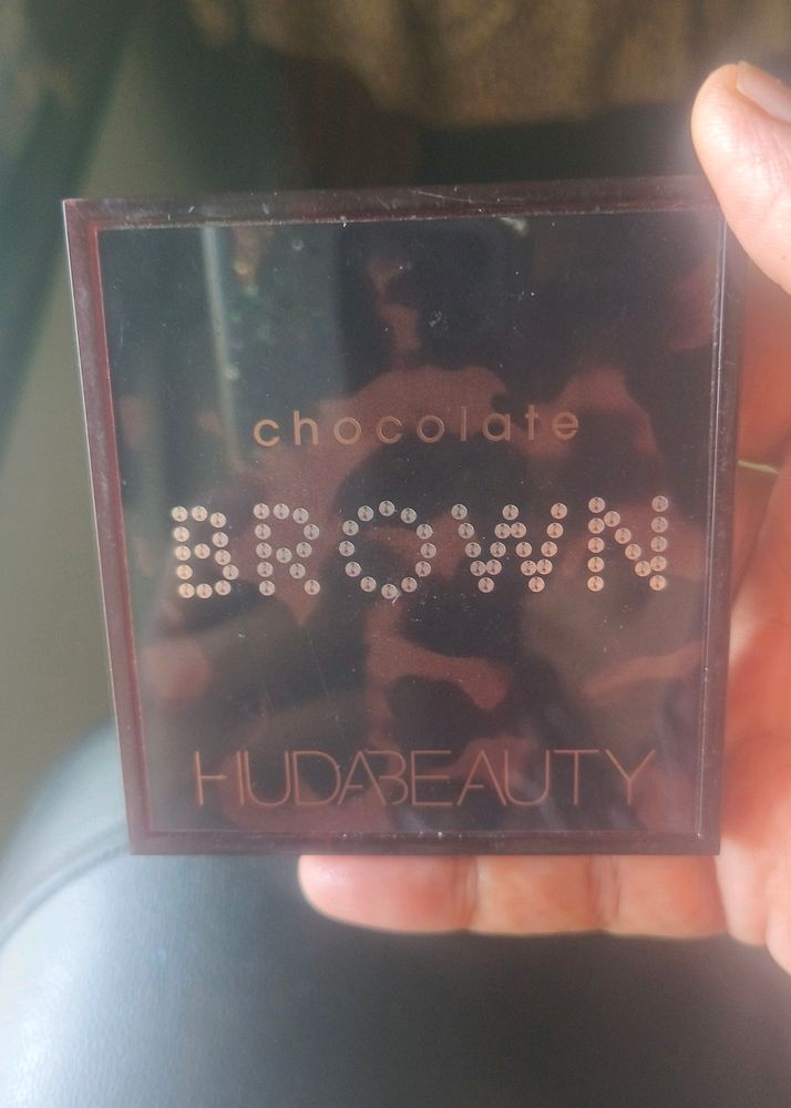 Huda Beauty Chocolate Brown Eyeshadow Palette