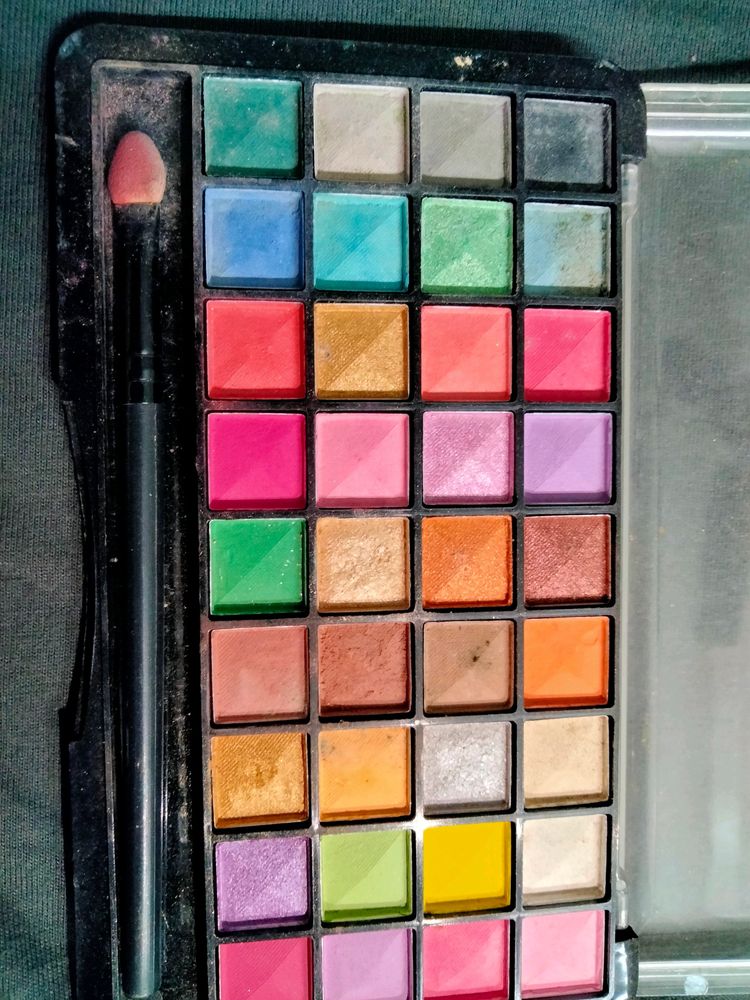 eyeshadow plate