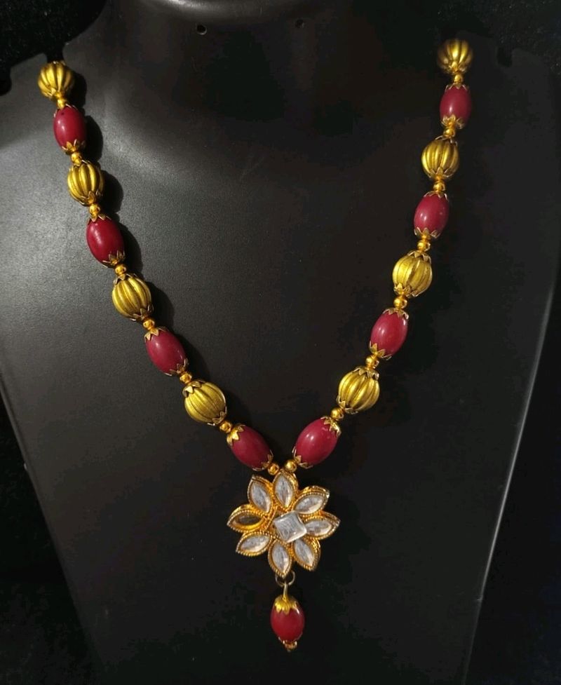 RED NECKLACE SET