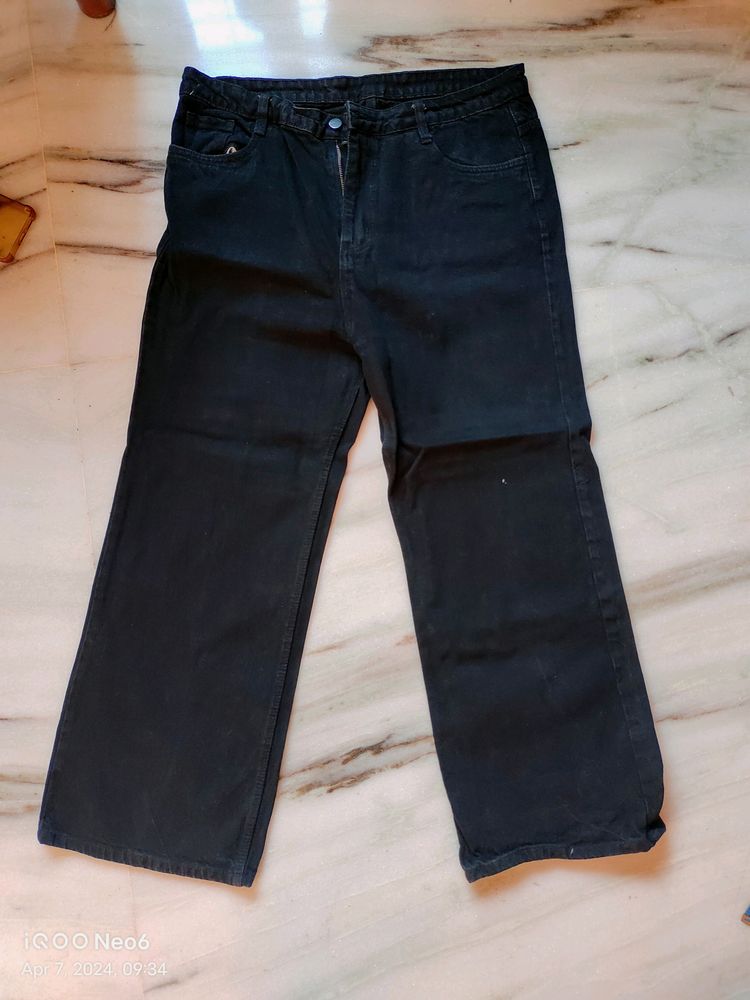 Black Straight fit Jeans