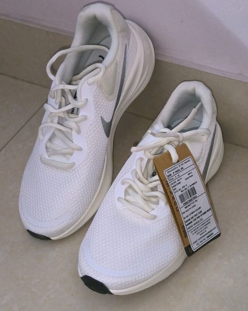 Women Nike Shoes With Tag