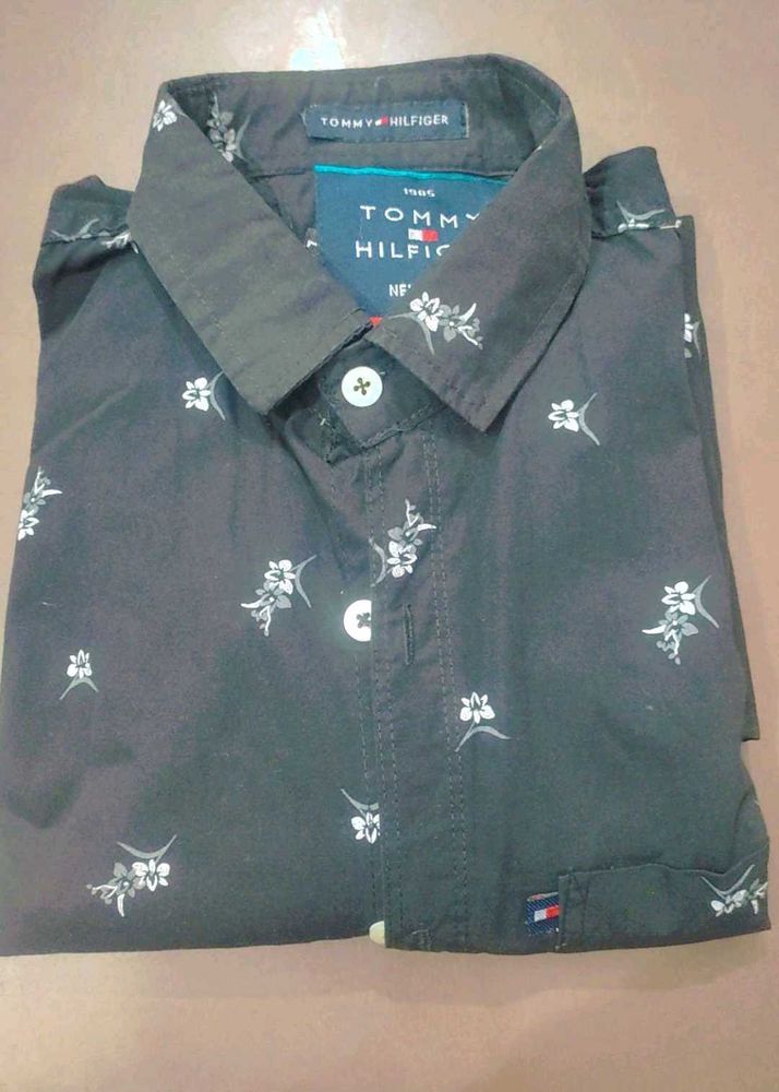 Tommy Hilfiger Black Shirt For Men And Women