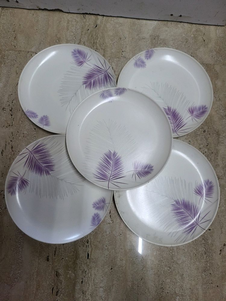 5 Quater Size Plates Plastic