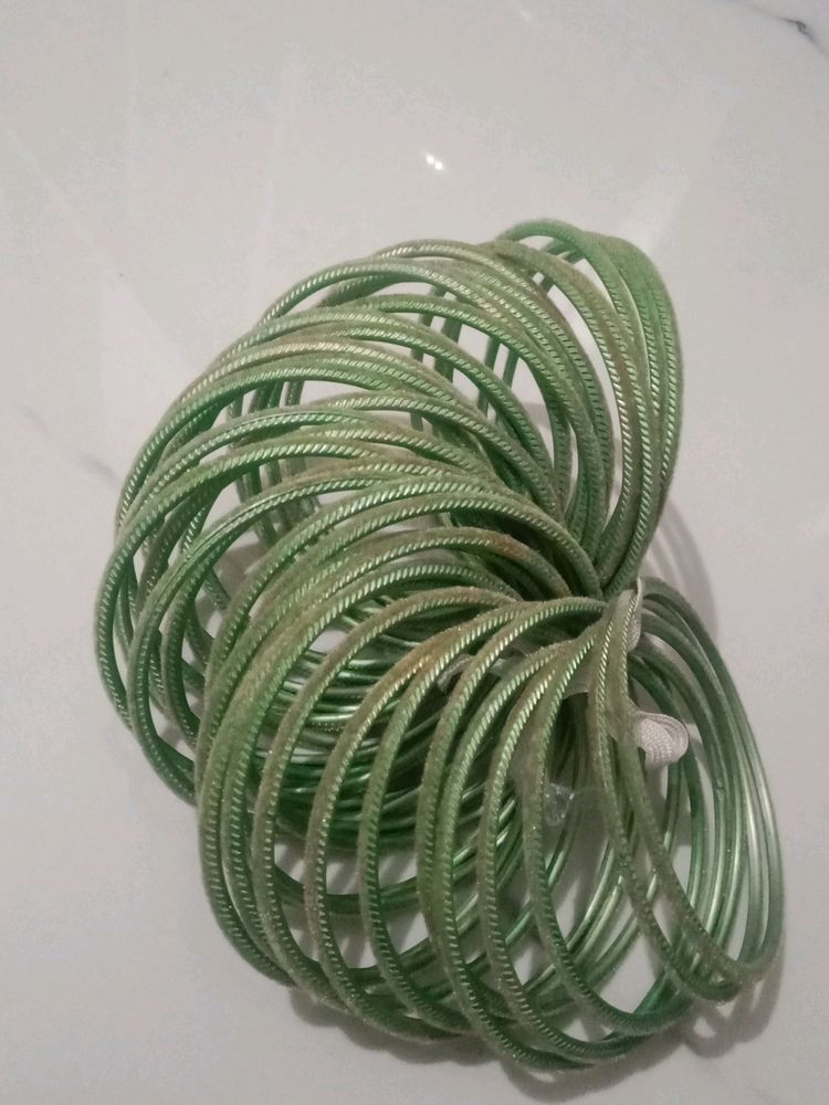 Valvet Bangles Pista Colour