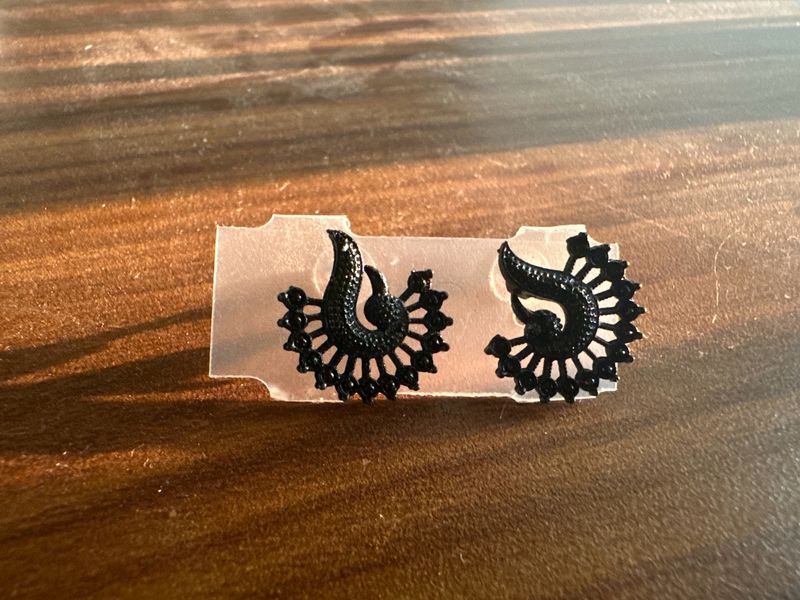 Black Small Studs Earrings