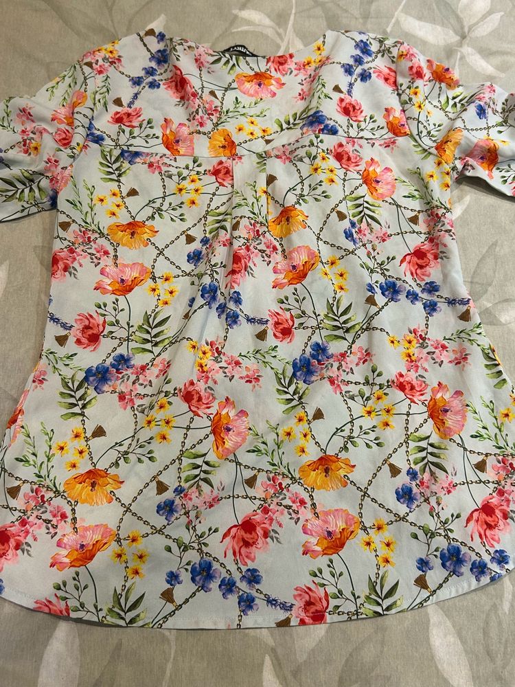 Outryt Floral Top