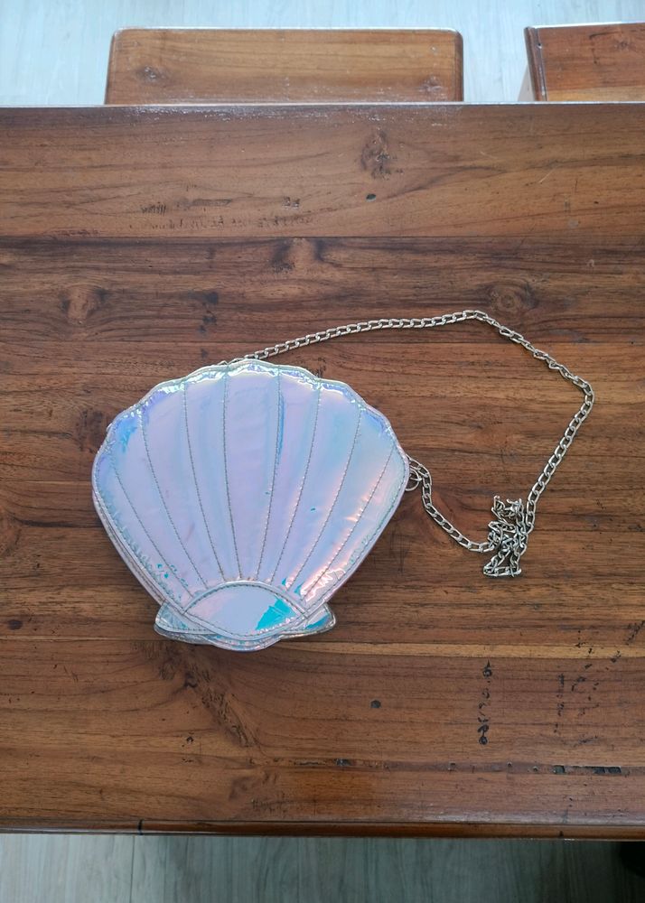 🐚 Shell Design Sling Bag