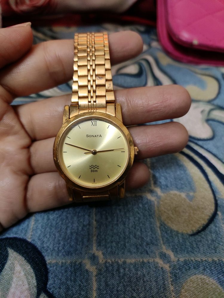 Unisex golden watch