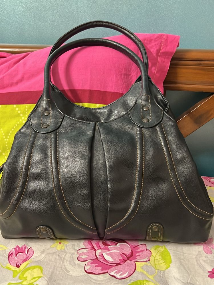 Black Baggit Handbag