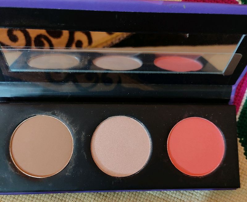 Sugar Pallet Blush (Sugar De Contour)  Shade Fierce Feat 🤩🤩🤩