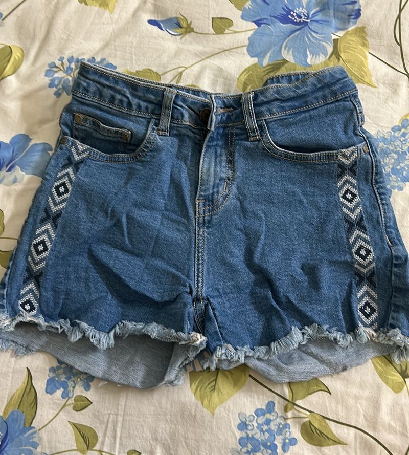 Women Solid Denim Shorts