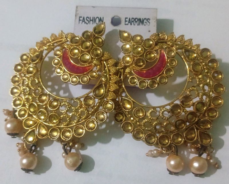 Golden Earrings With Pink Diamonds